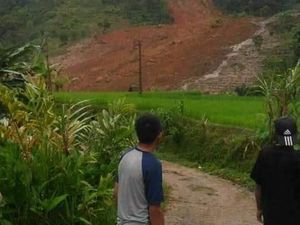 Terdengar Erangan, Tim Lanjut Cari Korban Longsor Kampung Adat Sukabumi Terdengar Erangan, Tim Lanjut Cari Korban Longsor Kampung Adat Sukabumi