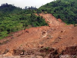 Penampakan Kampung Adat Sukabumi Terkubur Longsor