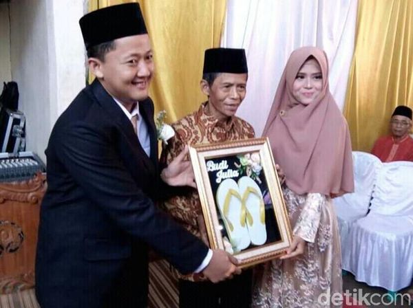 Heboh Mahar Sandal Jepit, Ini Deretan Mas Kawin Unik Pernikahan di Indonesia