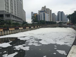 Penertiban Usaha Cuci Mobil Kali Item,  Pengusaha Keberatan