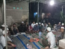 Keluarga dan Warga Gelar Doa Bersama di Rumah Bripka Matheus