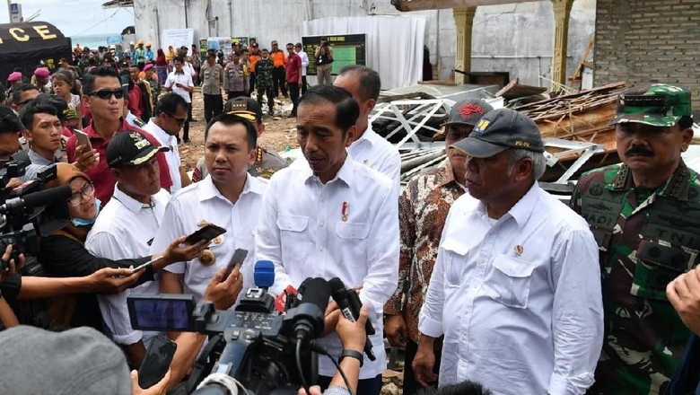 Jokowi Siapkan Wilayah Relokasi Korban Tsunami di Rajabasa Lampung