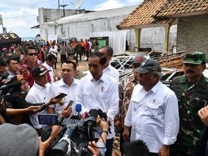 Jokowi Siapkan Wilayah Relokasi Korban Tsunami di Rajabasa Lampung