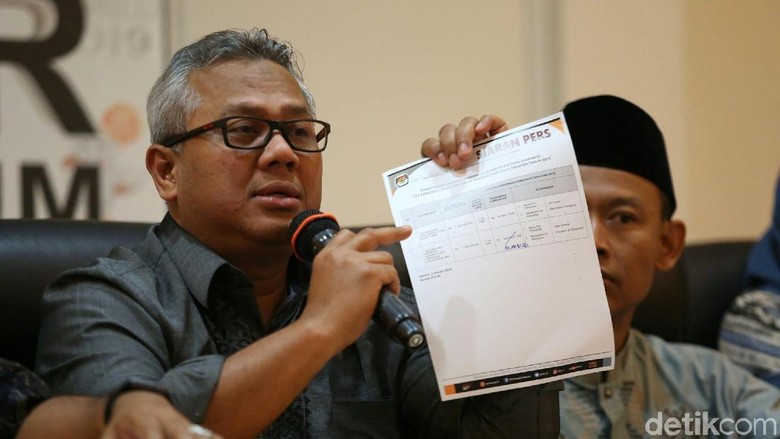 KPU Jelaskan soal Amplop Disegel Meski Kisi-kisi Pertanyaan Dibocorkan KPU Jelaskan soal Amplop Disegel Meski Kisi-kisi Pertanyaan Dibocorkan