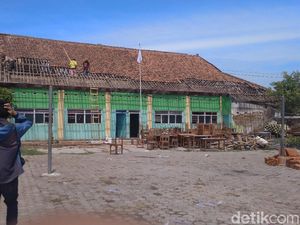 Sekolah Rusak oleh Puting Beliung di Cirebon, Siswa Dipulangkan