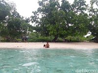 Tempat Wisata di Ambon, Ada Pantai Akipai yang Cantik!