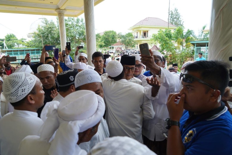 Disambut Santri di Sampang, Sandiaga: Mator Sakalangkong