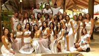 Sementara itu, bintang PSG lainnya yakni Neymar tampaknya menjalani pesta besar-besaran dengan sejumlah perempuan. Ada pula gelandang Barcelona Arthur Melo di tengah-tengah mereka. (Foto: Instagram @neymarjr)