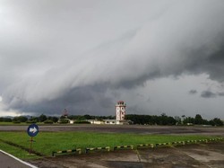 Fakta-fakta Awan Berbentuk Ombak Besar di Makassar