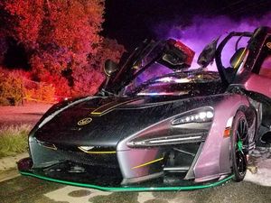 Baru Dibeli, McLaren Ini Sudah Terbakar