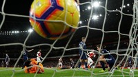 Tapi Arsenal bisa kembali menjauhkan keunggulan. Aaron Ramsey mencetak gol ketiga timnya di menit ke-79. (Foto: John Sibley/Reuters)