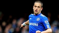 Joe Cole - Sempat memperkuat West Ham, Chelsea dan Liverpool, sosok Joe Cole menjadi tak asing ditelinga pecinta sepakbola di ajang Premier League. Ia pun sempat menjadi pemain kunci The Blues di beberapa musim 2004/2005, 2005/2006 dan 2009/2010. Kini Cole memilih pensiun diusia 37 tahun dan mengemban tugas baru sebagai Staf Kepelatihan akademi Chelsea.