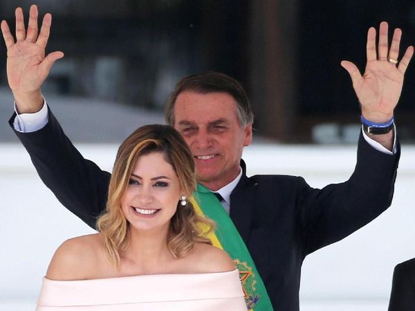 Foto: Cantiknya Ibu Negara Brazil yang Lebih Muda 25 Tahun dari Suami