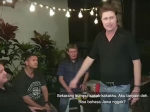 Salut! Keluarga Bule Fasih Berbahasa Jawa Timuran