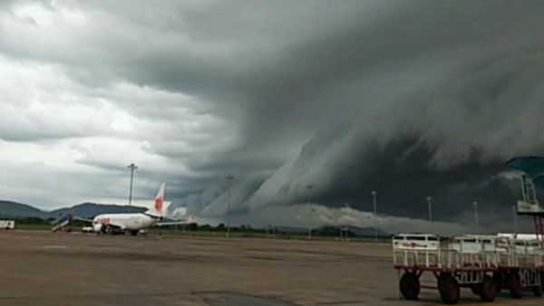 Potret Awan Ombak Kumulonimbus yang Bikin Heboh di Makassar