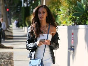 10 Gaya Santai Para Model Victorias Secret Saat Tak Pakai Lingerie