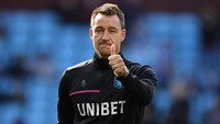 John Terry - Usai hengkang dari Chelsea 2016/2017 lalu, John Terry memilih bergabung dengan klub Championship Division, Aston Villa. Meskipun sempat mendapat tawaran dari Spartak Moscow, Terry pun memilih untuk gantung sepatu dan menjadi asissten pelatih di Villa.
