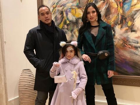 Cerita Nia Ramadhani Tentang Pernikahan dan cara Mendidik Anak