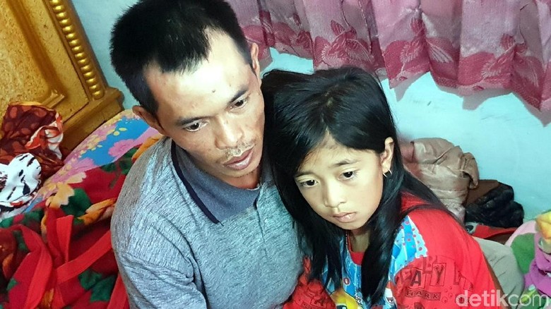 Cerita Ayah-Anak Selamat saat Longsor Terjang Kampung Adat Cerita Ayah-Anak Selamat saat Longsor Terjang Kampung Adat