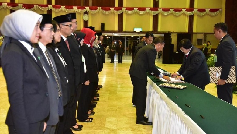 Menteri Siti: Pejabat Perempuan di KLHK 28 Orang, Meningkat Jadi 24% Menteri Siti: Pejabat Perempuan di KLHK 28 Orang, Meningkat Jadi 24%