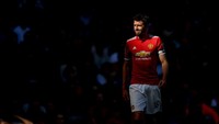 Michael Carrick - Sempat tak diperpanjang oleh Manchester United di musim 2017/2018, pemain asal inggris lebih memilih gantung sepatu dan langsung bergabung masuk ke staf pelatih The Red Devils (saat masih ditukangi Jose Mourinho).