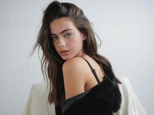 Pesona Wanita Tercantik ke-3 di Dunia yang Jadi Kontroversi karena Agamanya