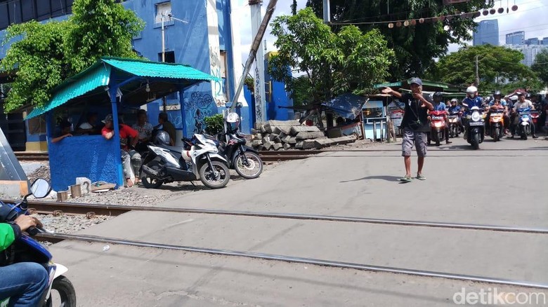 Lokasi Tabrakan Kereta Vs Mobil di Tanah Abang Perlintasan Liar