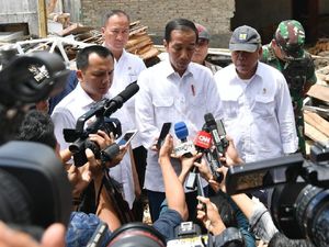 Jokowi: Korban Tsunami di Lampung Minta Direlokasi ke Dataran Tinggi Jokowi: Korban Tsunami di Lampung Minta Direlokasi ke Dataran Tinggi