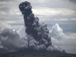 Terjadi 16 Kali Letusan Gunung Anak Krakatau pada Kamis Siang hingga Petang