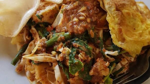 Mulai Pola Makan Sehat dengan Sarapan Lotek yang Gurih Segar