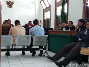 Terungkap! Usai Berobat, Fuad Amin Pulang ke Sukamiskin Pakai Alphard Terungkap! Usai Berobat, Fuad Amin Pulang ke Sukamiskin Pakai Alphard