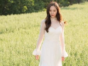 Krystal f(x) Dikabarkan Berada di Rumah Duka Sulli Selama 3 Hari Krystal f(x) Dikabarkan Berada di Rumah Duka Sulli Selama 3 Hari