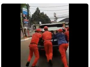 Duh! Mobil Menteri Agama Mogok Gara-gara Aki Soak Duh! Mobil Menteri Agama Mogok Gara-gara Aki Soak
