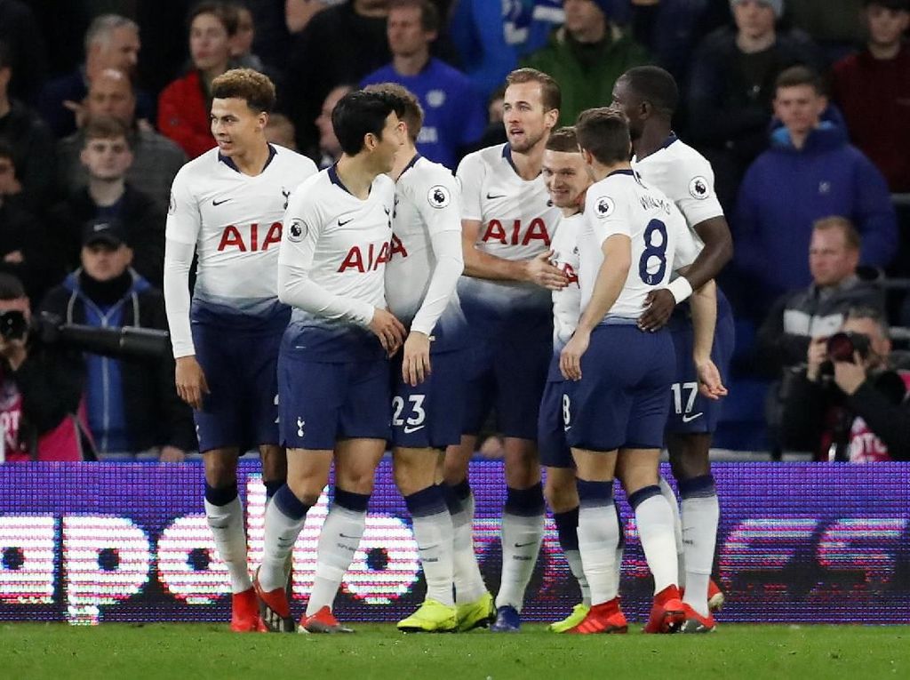 Harry Kane Mau Saja Bertahan di Spurs, tapi... Harry Kane Mau Saja Bertahan di Spurs, tapi...