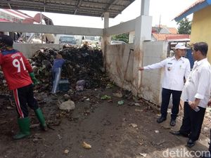 Sampah Pasar Tak Diambil Saat Liburan, Bupati Batang Marah