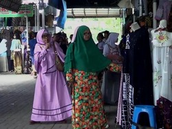 Exit Tol Trans Jawa di Pekalongan Bikin Senyum Pedagang Batik