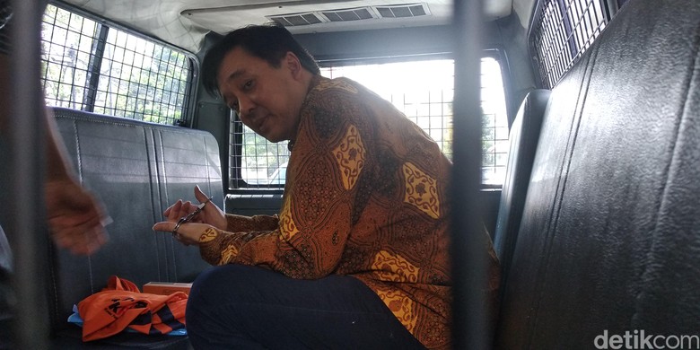 Terdakwa Sidang Kasus Suap Meikarta di Bandung Diborgol Jempol Terdakwa Sidang Kasus Suap Meikarta di Bandung Diborgol Jempol
