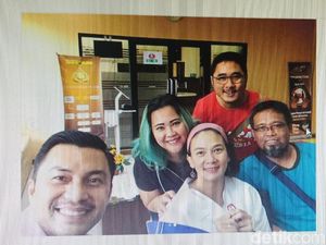 Laporkan Penghina, Anjasmara Selfie Bareng Dian Nitami di Polres Laporkan Penghina, Anjasmara Selfie Bareng Dian Nitami di Polres