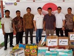 Pertamina Bantu Korban Angin Puting Beliung di Cirebon