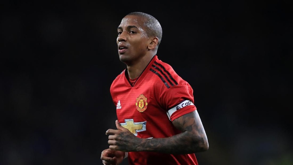 Inter Milan kabarnya mengincar Ashley Young (Foto: Marc Atkins/Getty Images)