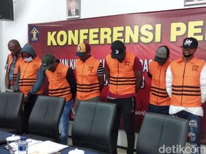 Tak Punya Izin Tinggal, 8 WN Nigeria Ditahan Imigrasi Bandung Tak Punya Izin Tinggal, 8 WN Nigeria Ditahan Imigrasi Bandung