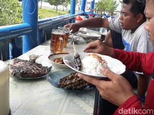 Nyus! Gurihnya Sate Tiram Segar dari Pulau Cemara