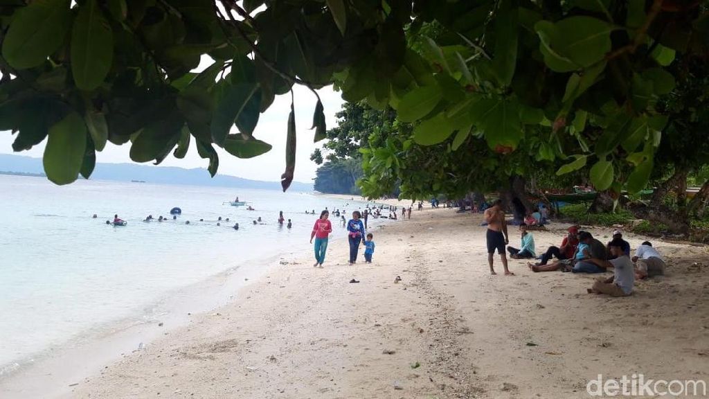 Foto: Pantai Akipai, Pantai Cantik Tersembunyi di Ambon