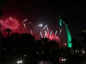 Indahnya Kembang Api Terpanjang di Dunia