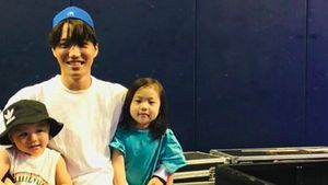Potret Manis Kedekatan Kai Exo dengan Anak-anak