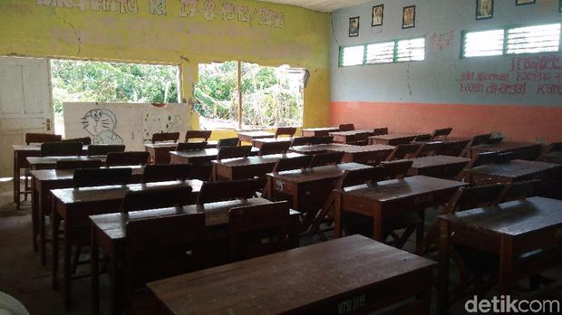 Sekolah Rusak oleh Puting Beliung, Siswa di Cirebon Dipulangkan