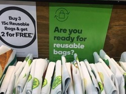 Masyarakat WA Diminta Tegur Toko Yang Berikan Kantong Plastik Sekali Pakai