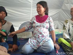 4 Keluarga Korban Puting Beliung Cirebon Huni Tenda Pengungsian