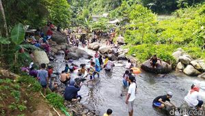 Foto: Asyiknya Main Basah-basahan di Ciamis