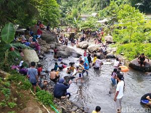 Foto: Asyiknya Main Basah-basahan di Ciamis